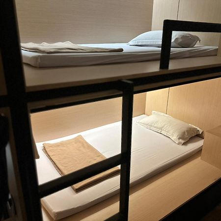 คิวบิก เบด ประตูน้ำ Hostel กรุงเทพมหานคร ภายนอก รูปภาพ